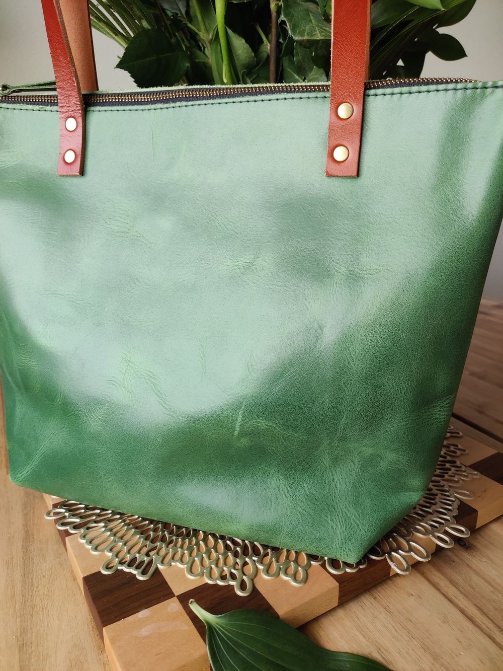 Portland Leather Medium Zipper Tote 🤠🌿 - Picture 4 of 16